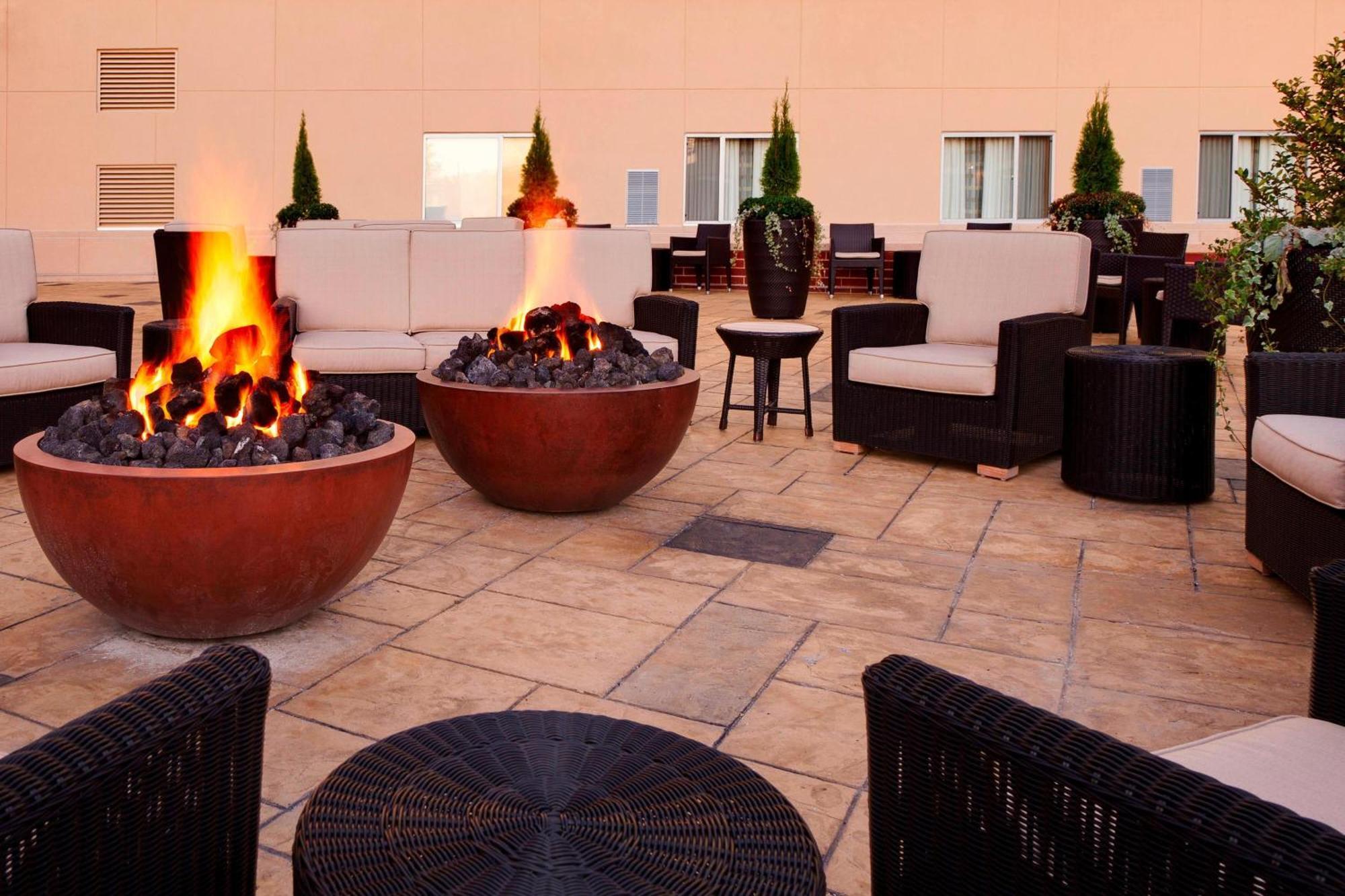 Courtyard Fort Wayne Downtown At Grand Wayne Convention Center Exterior foto