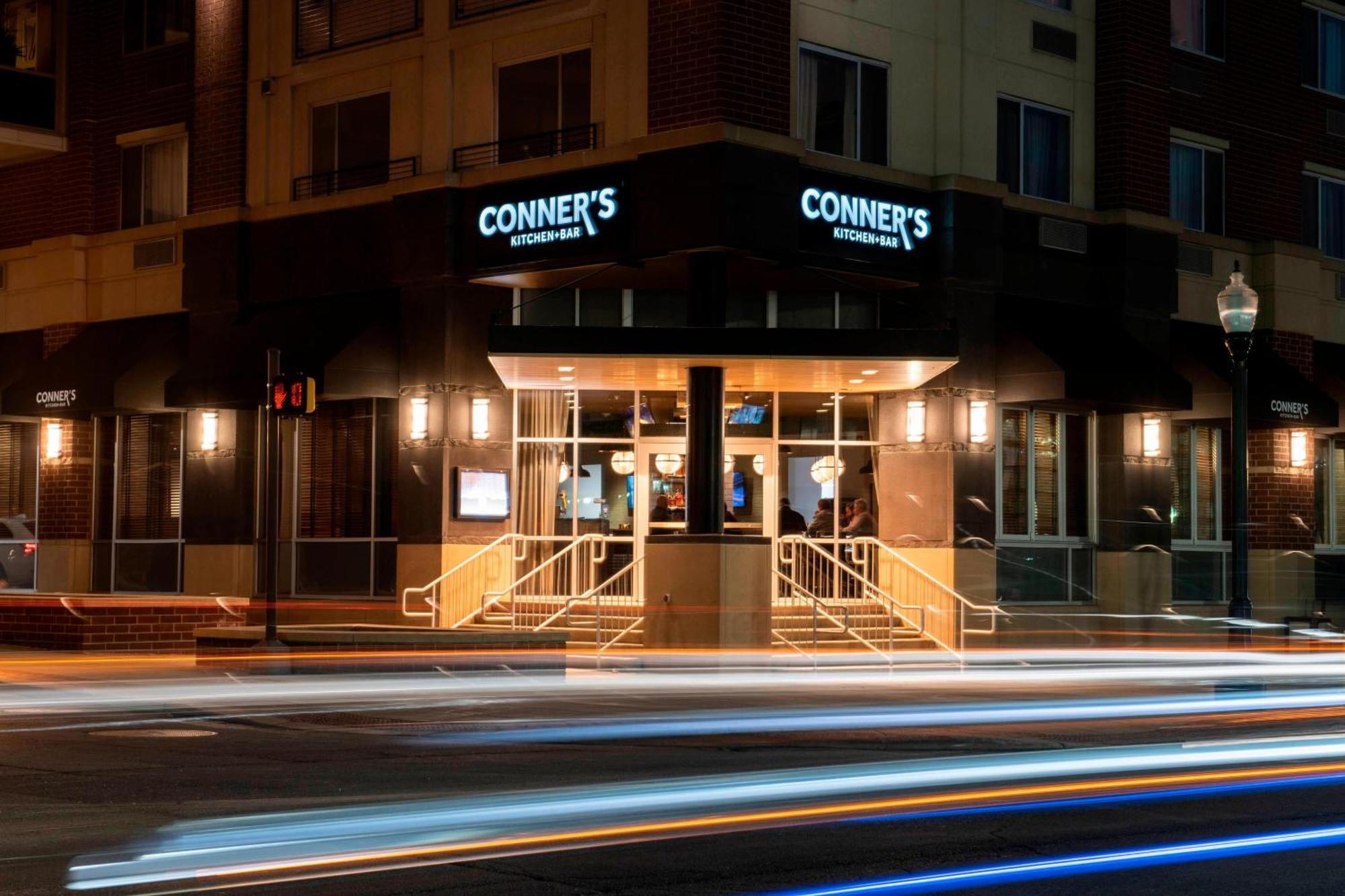 Courtyard Fort Wayne Downtown At Grand Wayne Convention Center Exterior foto